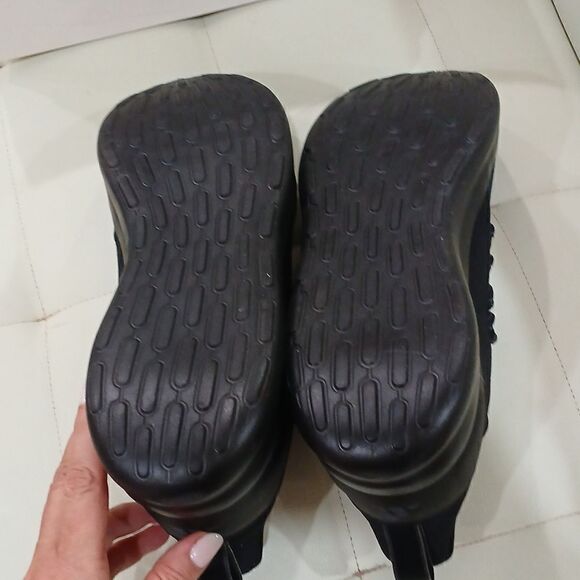 Adidas Black Sneakers Modern Knit Design - Picture 4 of 5